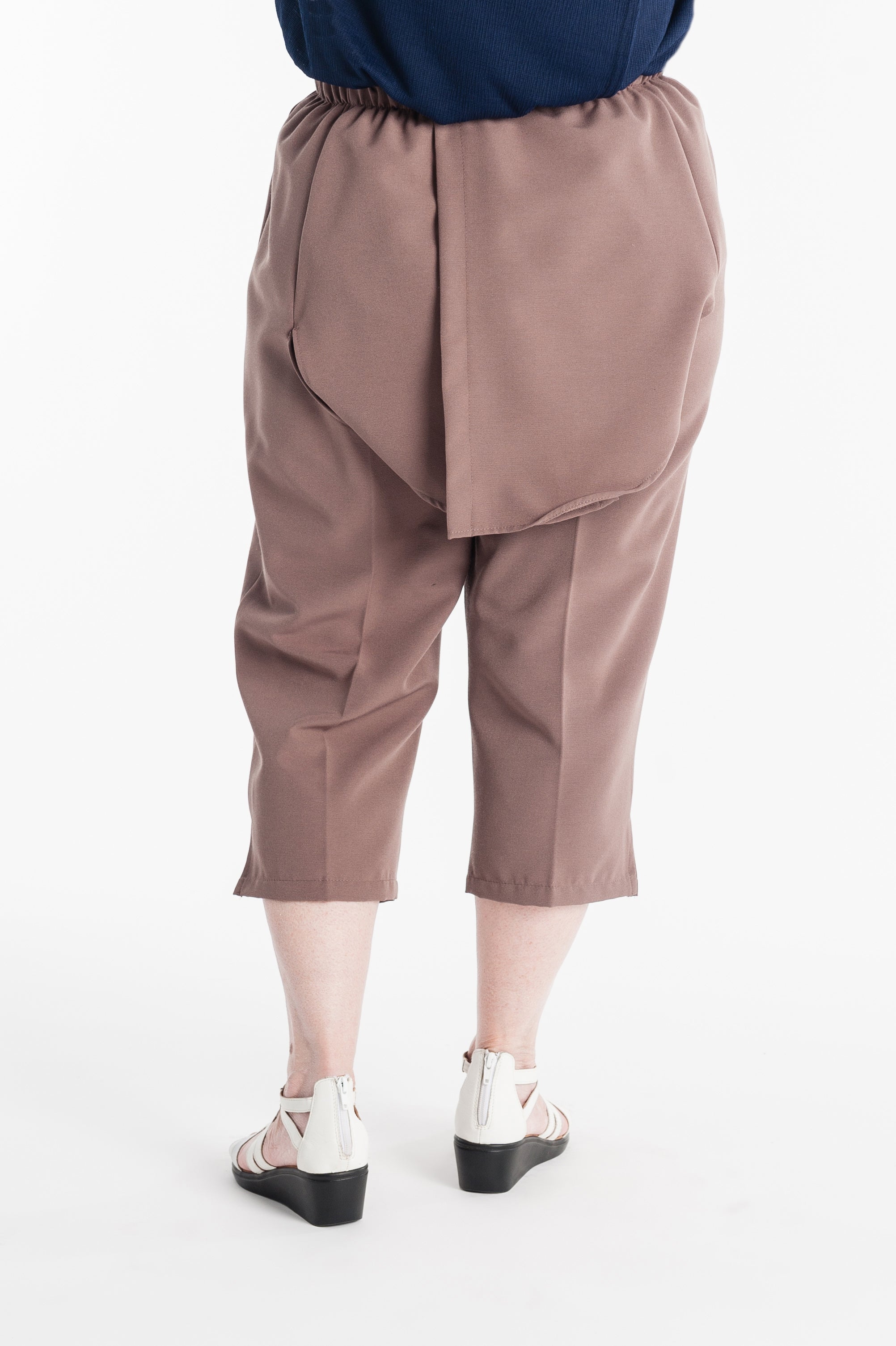 Open Back Adaptive Capris