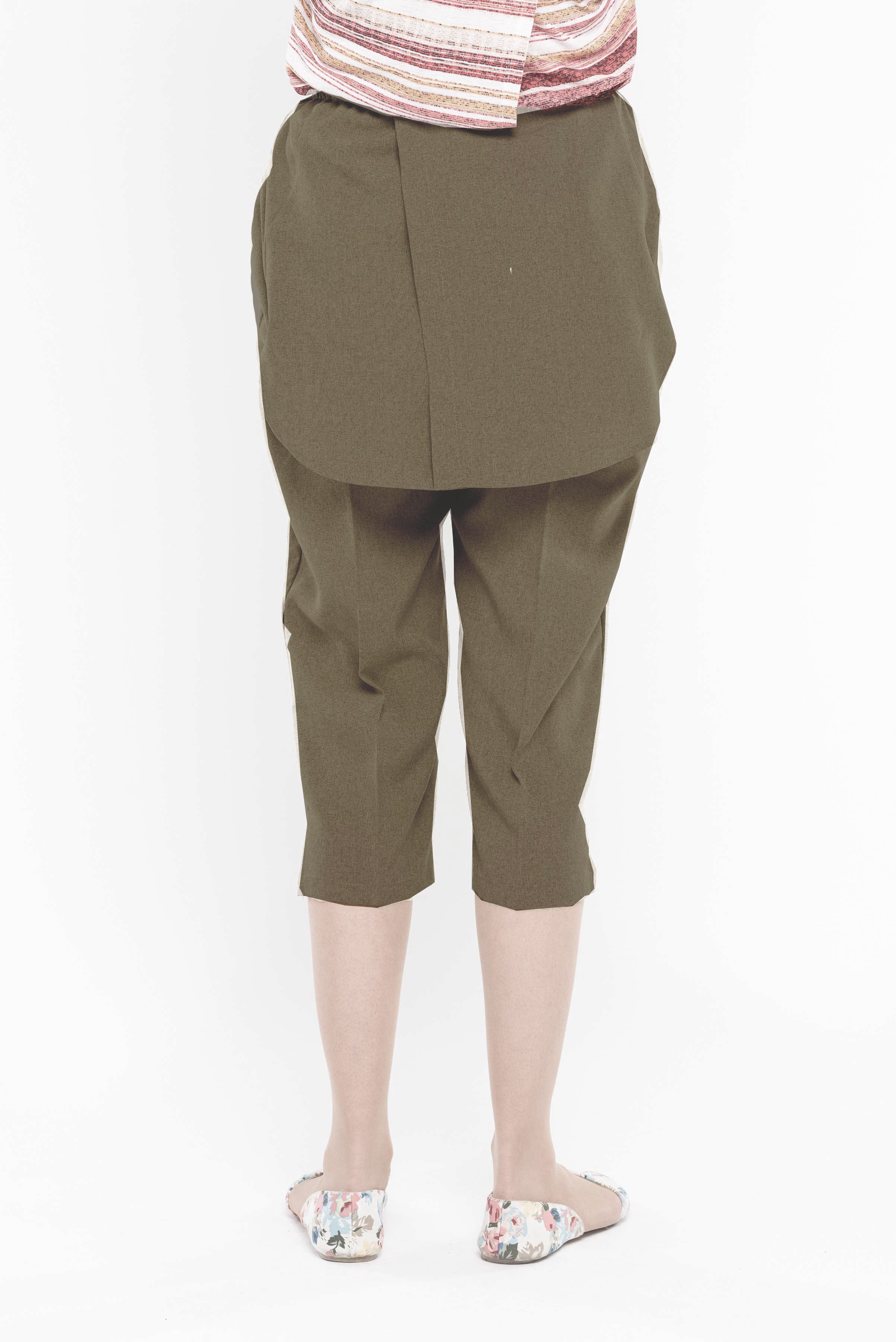 Open Back Adaptive Capris
