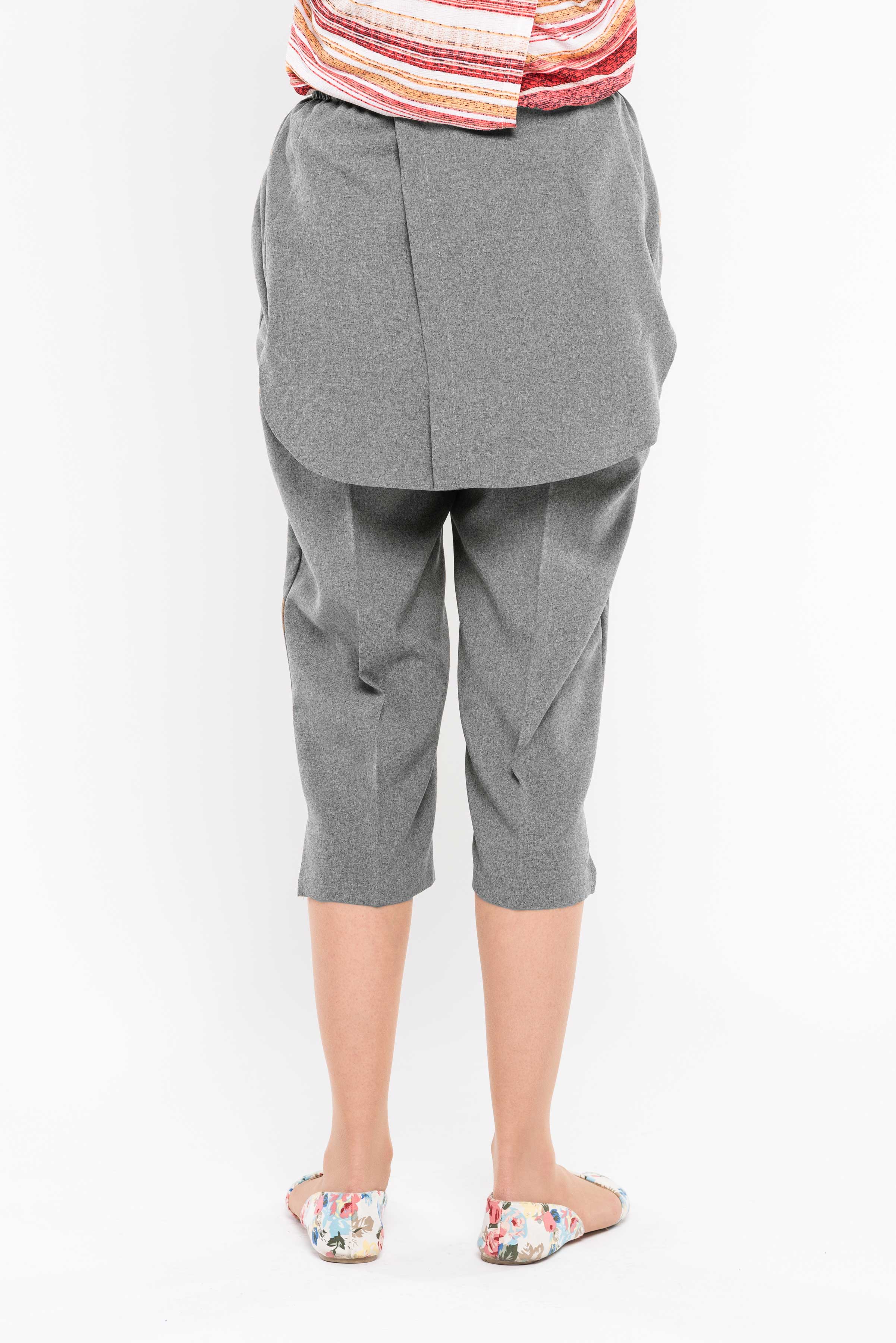 Open Back Adaptive Capris