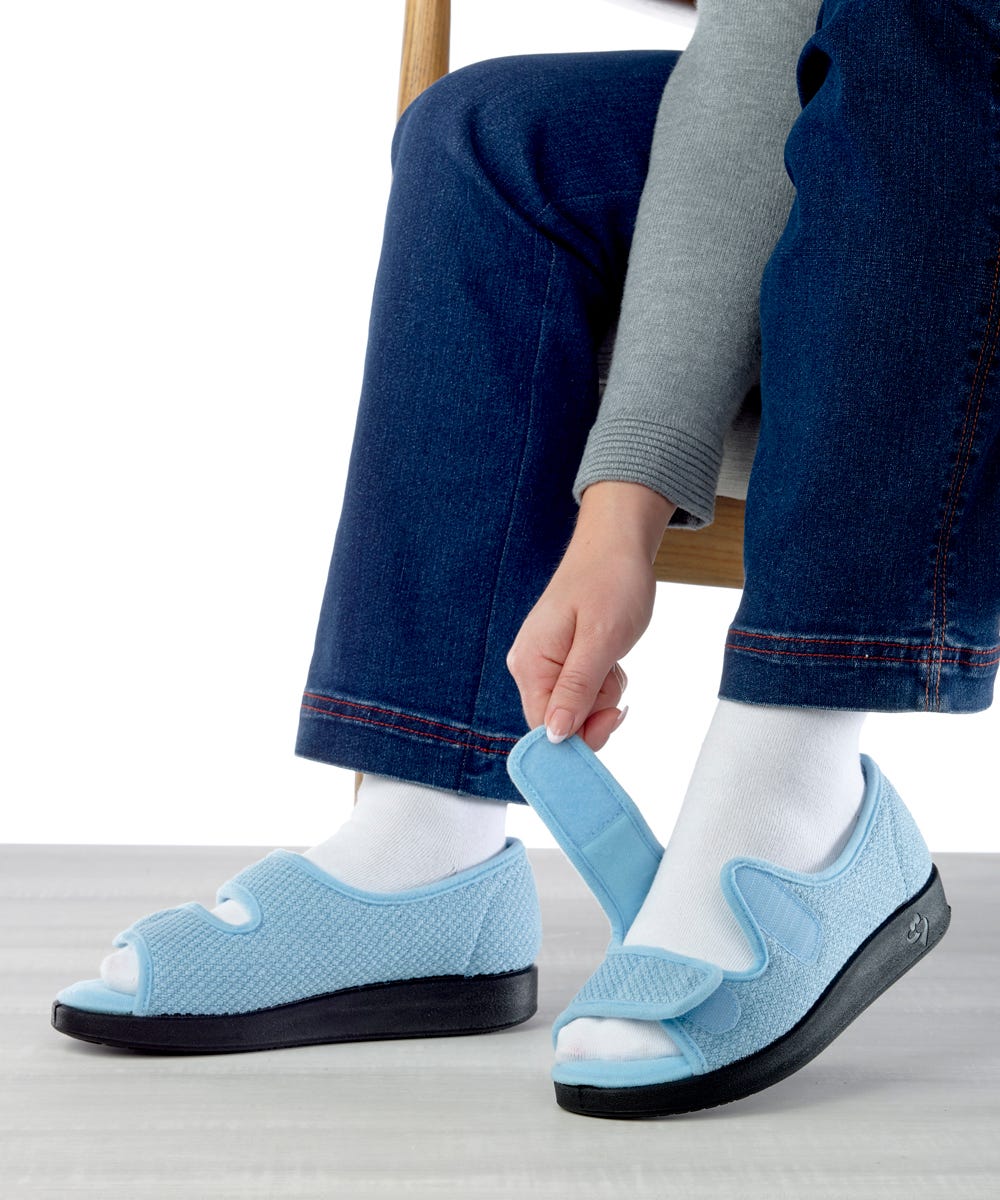 Women’s Easy-Close Sandals – Adjustable Fit (Regular to Extra Wide)